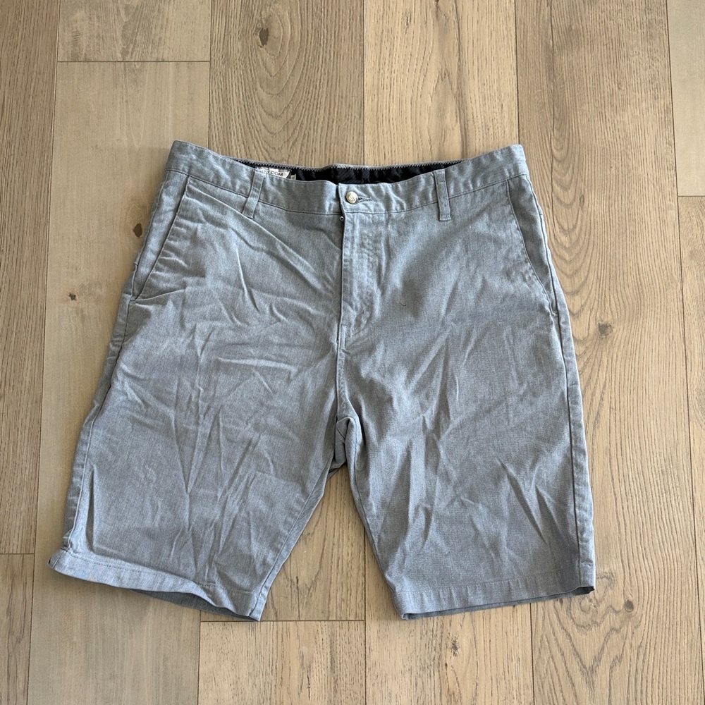Volcom Men's Light Gray Flat-Front Shorts